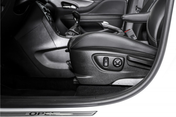 Opel Mokka X 1.4 Turbo Innovation 140 PK | Cruise | Stoel-+Stuurverw | PDC | Camera | NAV + App. Connect| ECC | DAB | LM 17" |