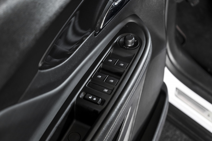 Opel Mokka X 1.4 Turbo Innovation 140 PK | Cruise | Stoel-+Stuurverw | PDC | Camera | NAV + App. Connect| ECC | DAB | LM 17" |