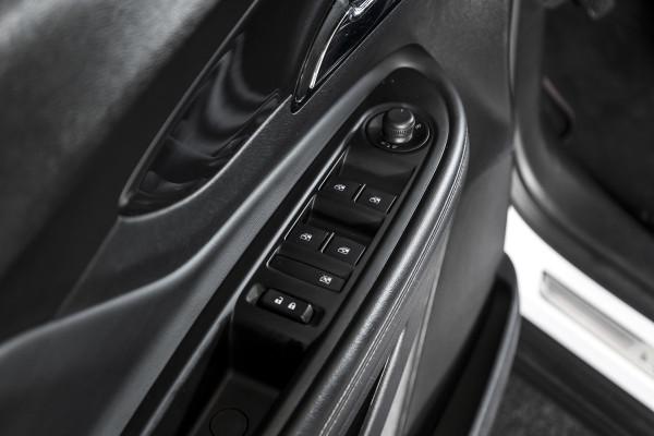 Opel Mokka X 1.4 Turbo Innovation 140 PK | Cruise | Stoel-+Stuurverw | PDC | Camera | NAV + App. Connect| ECC | DAB | LM 17" |