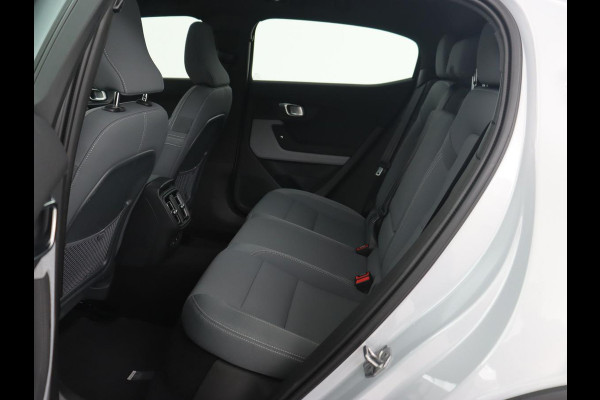 Polestar 2 Long Range Dual Motor Launch Edition 78kWh | Panoramadak | Trekhaak | Stoel & stuurverwarming | 360 camera | Adaptive cruise | Harman/Kardon | Carplay