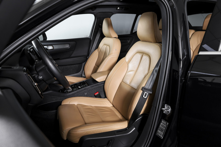 Volvo XC40 2.0 B4 Inscription Automaat | Luxury Pack | Park Assist Pack |  S/K-Panodak | Adapt. Cruise | 360 Camera | PDC | NAV + App Connect | ECC | Elek.Trekhaak | LM 18'' |