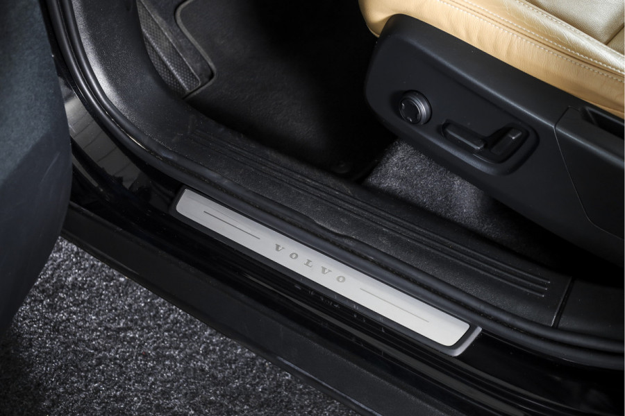 Volvo XC40 2.0 B4 Inscription Automaat | Luxury Pack | Park Assist Pack |  S/K-Panodak | Adapt. Cruise | 360 Camera | PDC | NAV + App Connect | ECC | Elek.Trekhaak | LM 18'' |