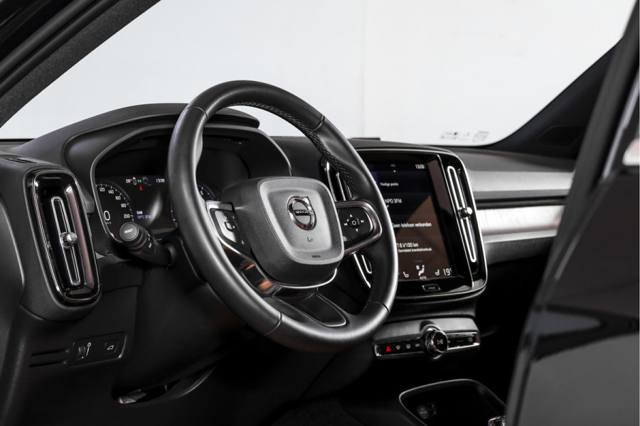 Volvo XC40 2.0 B4 Inscription Automaat | Luxury Pack | Park Assist Pack |  S/K-Panodak | Adapt. Cruise | 360 Camera | PDC | NAV + App Connect | ECC | Elek.Trekhaak | LM 18'' |