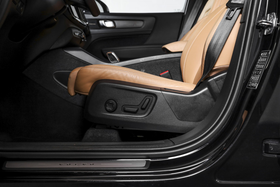 Volvo XC40 2.0 B4 Inscription Automaat | Luxury Pack | Park Assist Pack |  S/K-Panodak | Adapt. Cruise | 360 Camera | PDC | NAV + App Connect | ECC | Elek.Trekhaak | LM 18'' |