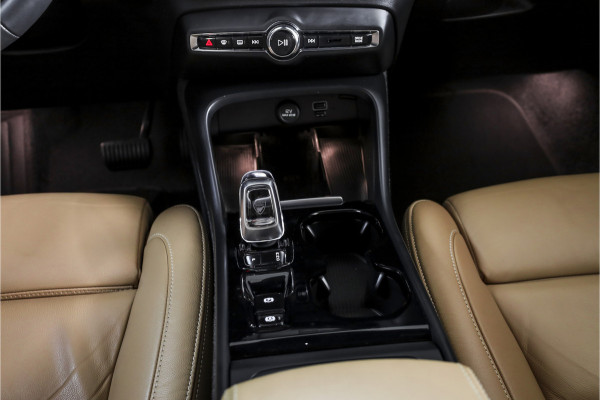 Volvo XC40 2.0 B4 Inscription Automaat | Luxury Pack | Park Assist Pack |  S/K-Panodak | Adapt. Cruise | 360 Camera | PDC | NAV + App Connect | ECC | Elek.Trekhaak | LM 18'' |