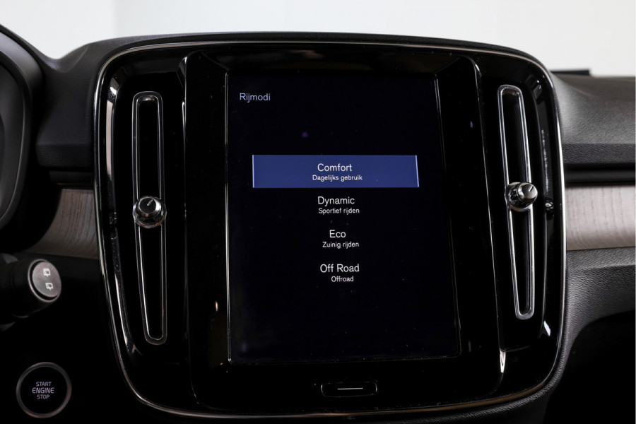 Volvo XC40 2.0 B4 Inscription Automaat | Luxury Pack | Park Assist Pack |  S/K-Panodak | Adapt. Cruise | 360 Camera | PDC | NAV + App Connect | ECC | Elek.Trekhaak | LM 18'' |