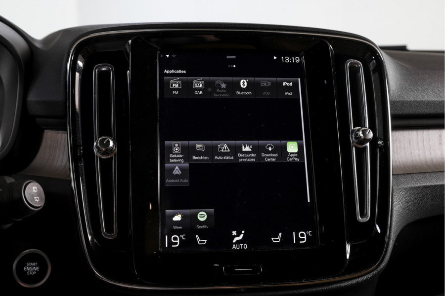 Volvo XC40 2.0 B4 Inscription Automaat | Luxury Pack | Park Assist Pack |  S/K-Panodak | Adapt. Cruise | 360 Camera | PDC | NAV + App Connect | ECC | Elek.Trekhaak | LM 18'' |