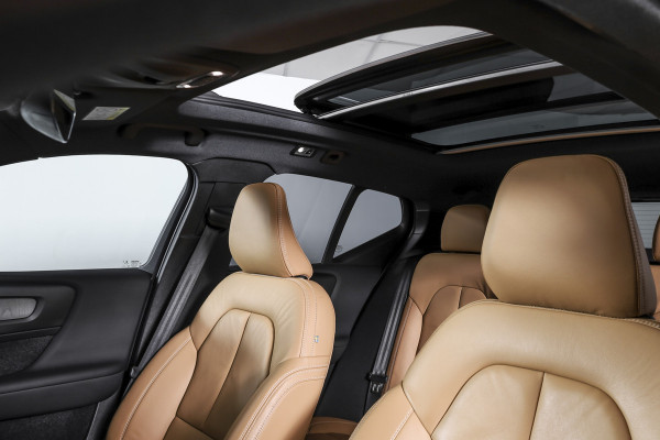 Volvo XC40 2.0 B4 Inscription Automaat | Luxury Pack | Park Assist Pack |  S/K-Panodak | Adapt. Cruise | 360 Camera | PDC | NAV + App Connect | ECC | Elek.Trekhaak | LM 18'' |