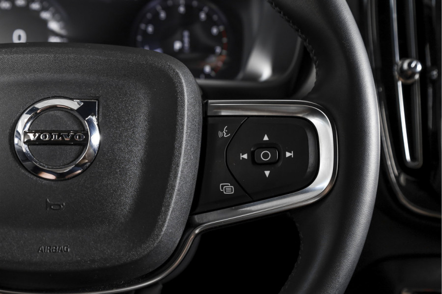 Volvo XC40 2.0 B4 Inscription Automaat | Luxury Pack | Park Assist Pack |  S/K-Panodak | Adapt. Cruise | 360 Camera | PDC | NAV + App Connect | ECC | Elek.Trekhaak | LM 18'' |