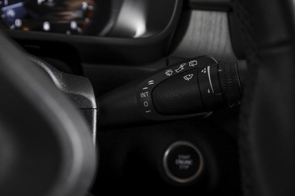 Volvo XC40 2.0 B4 Inscription Automaat | Luxury Pack | Park Assist Pack |  S/K-Panodak | Adapt. Cruise | 360 Camera | PDC | NAV + App Connect | ECC | Elek.Trekhaak | LM 18'' |