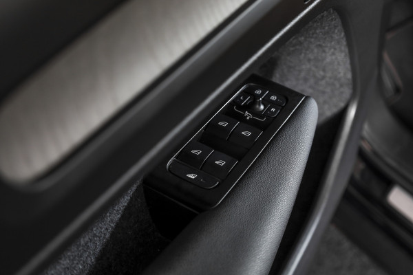 Volvo XC40 2.0 B4 Inscription Automaat | Luxury Pack | Park Assist Pack |  S/K-Panodak | Adapt. Cruise | 360 Camera | PDC | NAV + App Connect | ECC | Elek.Trekhaak | LM 18'' |