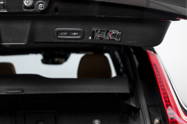 Volvo XC40 2.0 B4 Inscription Automaat | Luxury Pack | Park Assist Pack |  S/K-Panodak | Adapt. Cruise | 360 Camera | PDC | NAV + App Connect | ECC | Elek.Trekhaak | LM 18'' |