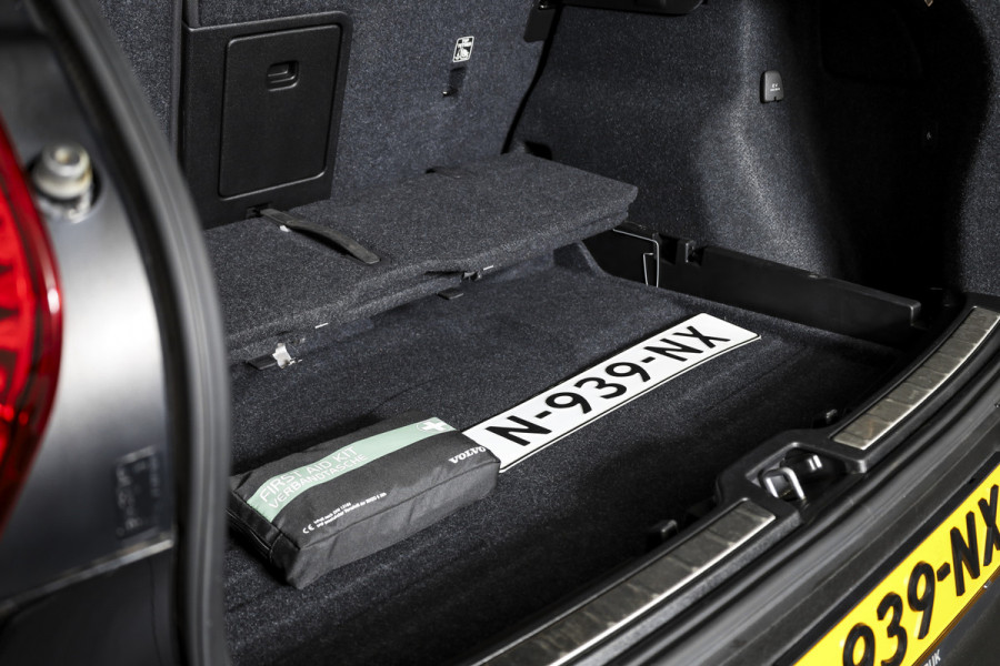 Volvo XC40 2.0 B4 Inscription Automaat | Luxury Pack | Park Assist Pack |  S/K-Panodak | Adapt. Cruise | 360 Camera | PDC | NAV + App Connect | ECC | Elek.Trekhaak | LM 18'' |