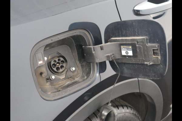 Kia Sorento 1.6 T-GDI Plug-in Hybrid 4WD DynamicPlusLine 7-persoons | Panoramadak | Trekhaak | 360 Camera | Adaptive cruise | BOSE Surround | Stoelverwarming | Carplay | Achterbankverwarming | PHEV