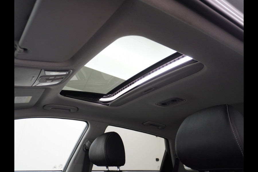 Kia Niro 1.6GDi 142PK Hybrid AUT. ExecutiveLine Leer+Memory Schuif-kanteldak Trekhaak JBL®-Sound Apple Carplay Android Auto Adap.Cruise N DAB Keyless Led Privacy Glas Subwoofer Rijstrooksensor Regen-Lichtsensor 1e Eigenaar Dealeronderhouden Zeer compleet!