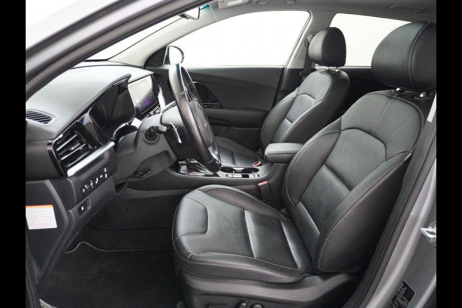 Kia Niro 1.6GDi 142PK Hybrid AUT. ExecutiveLine Leer+Memory Schuif-kanteldak Trekhaak JBL®-Sound Apple Carplay Android Auto Adap.Cruise N DAB Keyless Led Privacy Glas Subwoofer Rijstrooksensor Regen-Lichtsensor 1e Eigenaar Dealeronderhouden Zeer compleet!