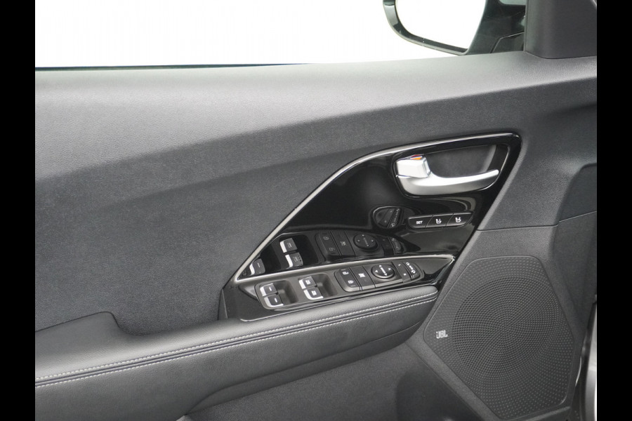 Kia Niro 1.6GDi 142PK Hybrid AUT. ExecutiveLine Leer+Memory Schuif-kanteldak Trekhaak JBL®-Sound Apple Carplay Android Auto Adap.Cruise N DAB Keyless Led Privacy Glas Subwoofer Rijstrooksensor Regen-Lichtsensor 1e Eigenaar Dealeronderhouden Zeer compleet!