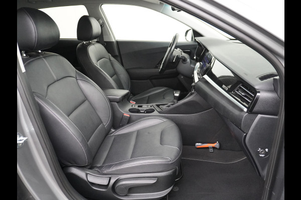 Kia Niro 1.6GDi 142PK Hybrid AUT. ExecutiveLine Leer+Memory Schuif-kanteldak Trekhaak JBL®-Sound Apple Carplay Android Auto Adap.Cruise N DAB Keyless Led Privacy Glas Subwoofer Rijstrooksensor Regen-Lichtsensor 1e Eigenaar Dealeronderhouden Zeer compleet!