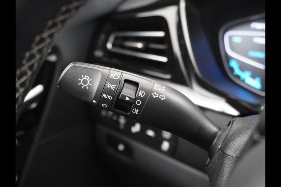 Kia Niro 1.6GDi 142PK Hybrid AUT. ExecutiveLine Leer+Memory Schuif-kanteldak Trekhaak JBL®-Sound Apple Carplay Android Auto Adap.Cruise N DAB Keyless Led Privacy Glas Subwoofer Rijstrooksensor Regen-Lichtsensor 1e Eigenaar Dealeronderhouden Zeer compleet!