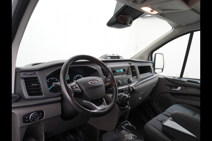 Ford Transit Custom 280 2.0TDCI 105PK L1H1 Airco Cruise Control Trekhaak PDC Bluetooth DAB 3-Persoons Trend Schuifdeur Betonplex Wandbetimmering Kastenbouw Euro 6 1e Eigenaar 2.500KG Trekgewicht