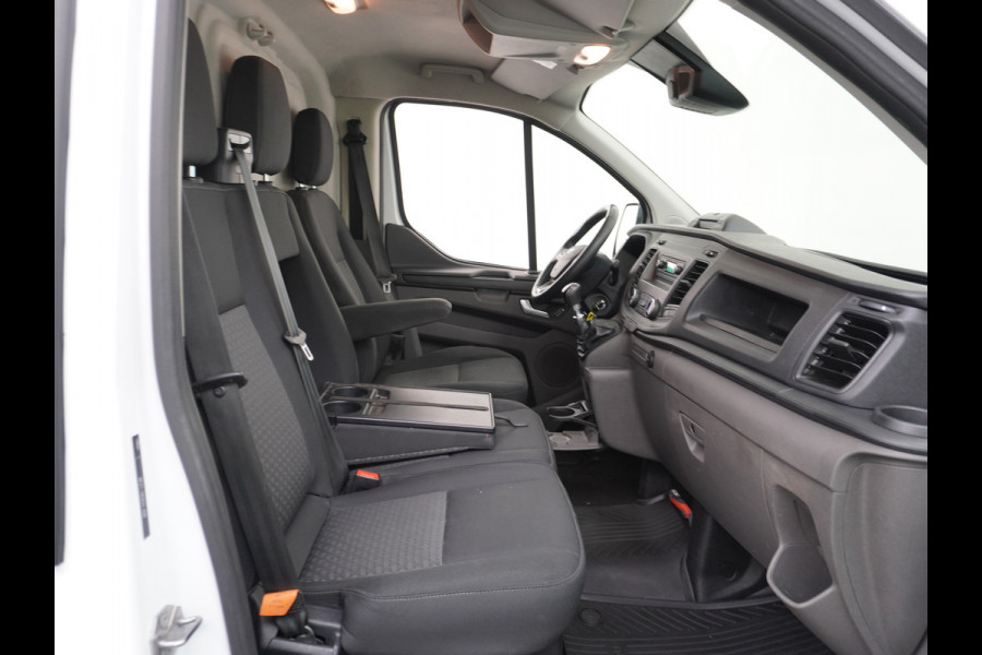 Ford Transit Custom 280 2.0TDCI 105PK L1H1 Airco Cruise Control Trekhaak PDC Bluetooth DAB 3-Persoons Trend Schuifdeur Betonplex Wandbetimmering Kastenbouw Euro 6 1e Eigenaar 2.500KG Trekgewicht