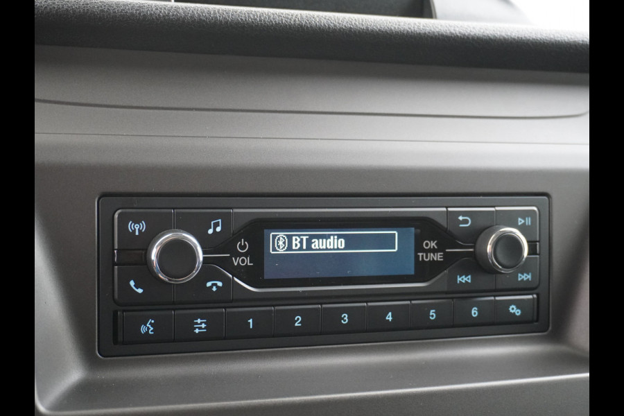 Ford Transit Custom 280 2.0TDCI 105PK L1H1 Airco Cruise Control Trekhaak PDC Bluetooth DAB 3-Persoons Trend Schuifdeur Betonplex Wandbetimmering Kastenbouw Euro 6 1e Eigenaar 2.500KG Trekgewicht