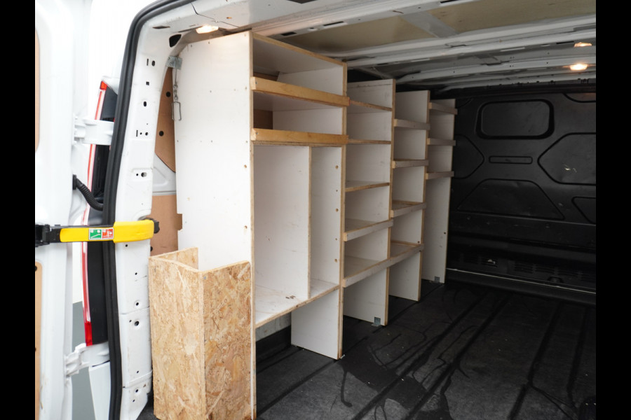 Ford Transit Custom 280 2.0TDCI 105PK L1H1 Airco Cruise Control Trekhaak PDC Bluetooth DAB 3-Persoons Trend Schuifdeur Betonplex Wandbetimmering Kastenbouw Euro 6 1e Eigenaar 2.500KG Trekgewicht