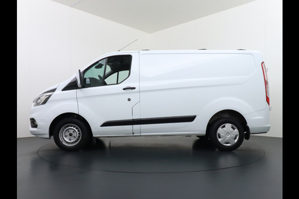 Ford Transit Custom 280 2.0TDCI 105PK L1H1 Airco Cruise Control Trekhaak PDC Bluetooth DAB 3-Persoons Trend Schuifdeur Betonplex Wandbetimmering Kastenbouw Euro 6 1e Eigenaar 2.500KG Trekgewicht