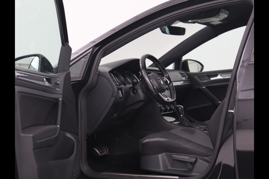 Volkswagen Golf 1.5 R Line | Automaat | Full LED | Keyless | Navigatie | Sportstoelen | 19'' | Parkeerhulp | Climate control | Cruise control | Bluetooth