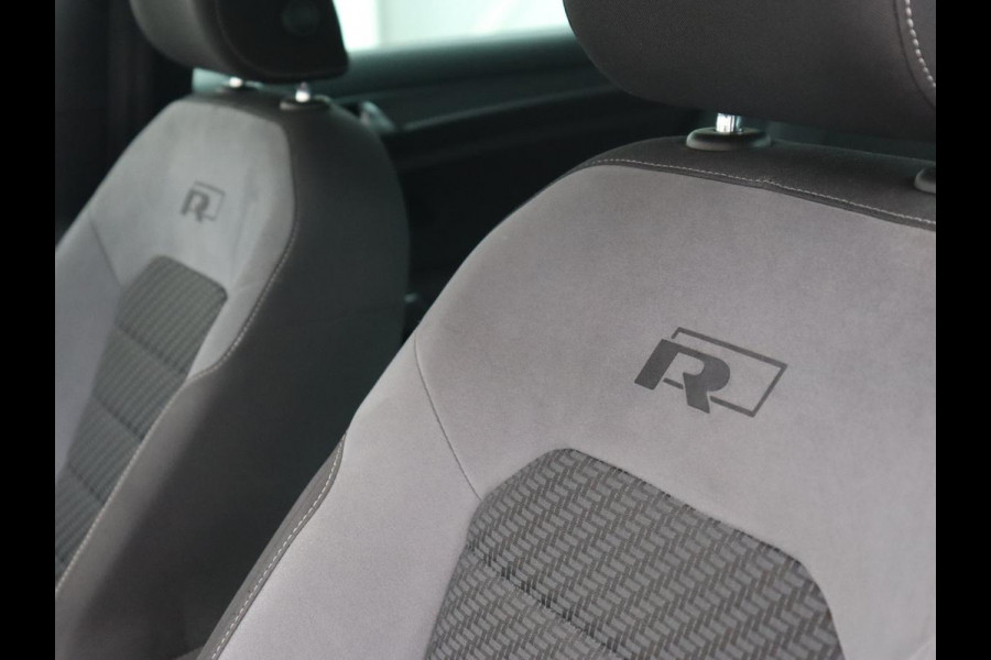 Volkswagen Golf 1.5 R Line | Automaat | Full LED | Keyless | Navigatie | Sportstoelen | 19'' | Parkeerhulp | Climate control | Cruise control | Bluetooth