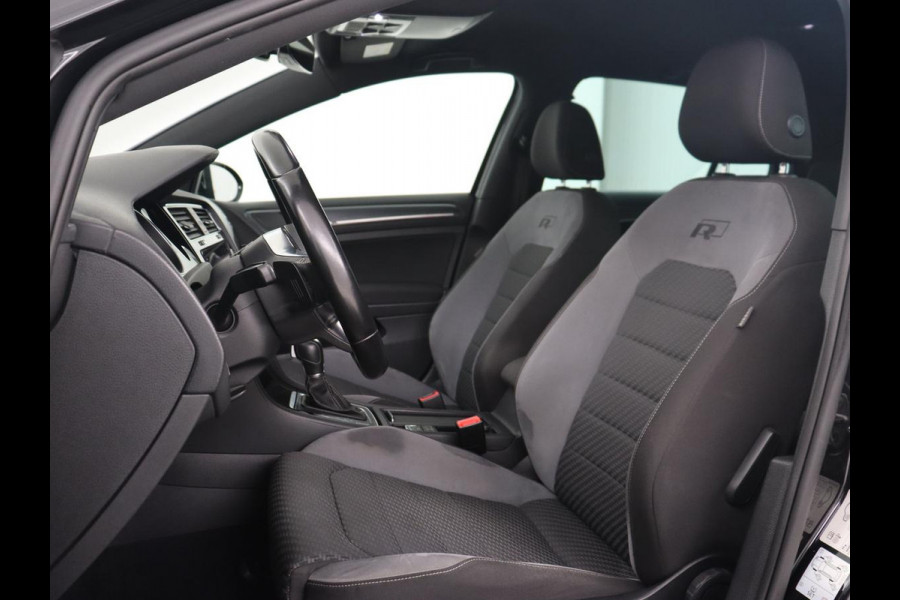 Volkswagen Golf 1.5 R Line | Automaat | Full LED | Keyless | Navigatie | Sportstoelen | 19'' | Parkeerhulp | Climate control | Cruise control | Bluetooth