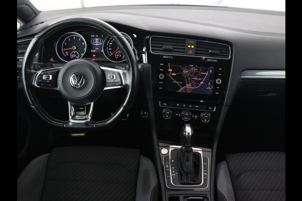 Volkswagen Golf 1.5 R Line | Automaat | Full LED | Keyless | Navigatie | Sportstoelen | 19'' | Parkeerhulp | Climate control | Cruise control | Bluetooth
