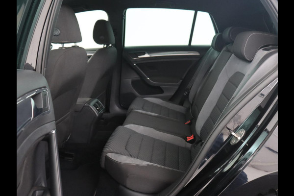 Volkswagen Golf 1.5 R Line | Automaat | Full LED | Keyless | Navigatie | Sportstoelen | 19'' | Parkeerhulp | Climate control | Cruise control | Bluetooth