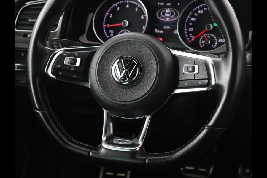 Volkswagen Golf 1.5 R Line | Automaat | Full LED | Keyless | Navigatie | Sportstoelen | 19'' | Parkeerhulp | Climate control | Cruise control | Bluetooth