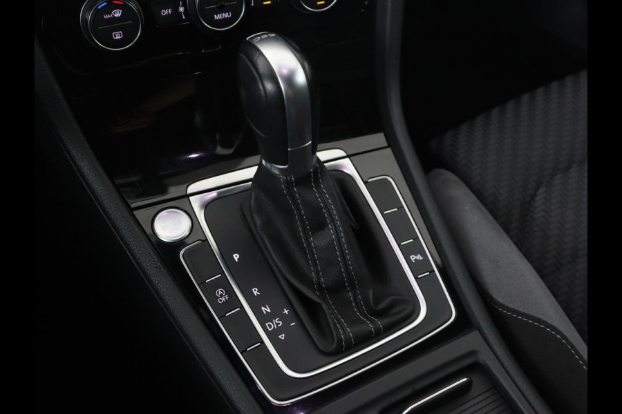 Volkswagen Golf 1.5 R Line | Automaat | Full LED | Keyless | Navigatie | Sportstoelen | 19'' | Parkeerhulp | Climate control | Cruise control | Bluetooth