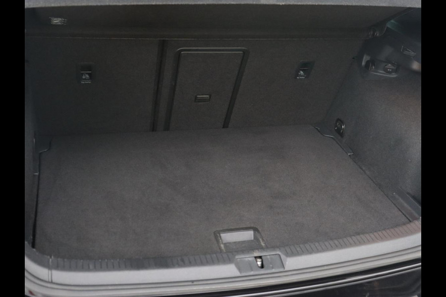 Volkswagen Golf 1.5 R Line | Automaat | Full LED | Keyless | Navigatie | Sportstoelen | 19'' | Parkeerhulp | Climate control | Cruise control | Bluetooth