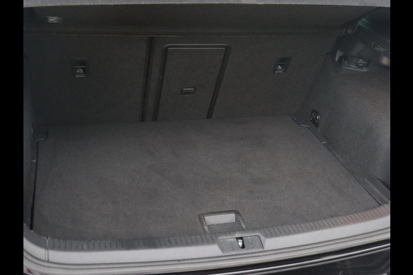 Volkswagen Golf 1.5 R Line | Automaat | Full LED | Keyless | Navigatie | Sportstoelen | 19'' | Parkeerhulp | Climate control | Cruise control | Bluetooth