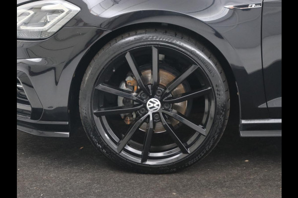 Volkswagen Golf 1.5 R Line | Automaat | Full LED | Keyless | Navigatie | Sportstoelen | 19'' | Parkeerhulp | Climate control | Cruise control | Bluetooth