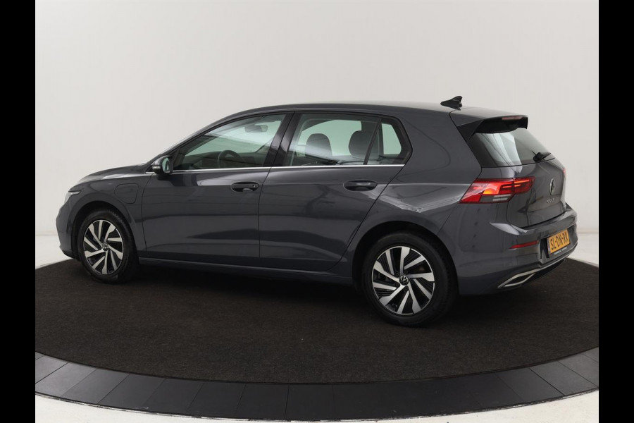 Volkswagen Golf 1.4 eHybrid Style | Massage | Carplay | Sfeerverlichting | Navigatie | Memory | Adaptive cruise | Parkeerhulp | ergoActive | LED Plus | Climate control | PHEV | Plug In