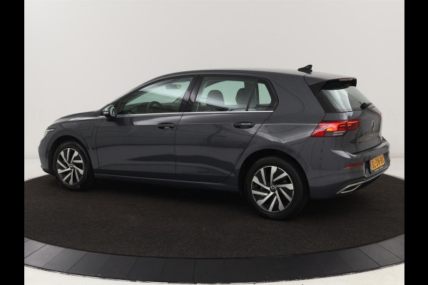 Volkswagen Golf 1.4 eHybrid Style | Massage | Carplay | Sfeerverlichting | Navigatie | Memory | Adaptive cruise | Parkeerhulp | ergoActive | LED Plus | Climate control | PHEV | Plug In