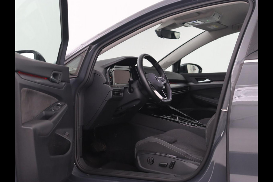 Volkswagen Golf 1.4 eHybrid Style | Massage | Carplay | Sfeerverlichting | Navigatie | Memory | Adaptive cruise | Parkeerhulp | ergoActive | LED Plus | Climate control | PHEV | Plug In