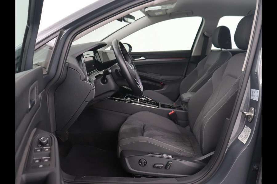 Volkswagen Golf 1.4 eHybrid Style | Massage | Carplay | Sfeerverlichting | Navigatie | Memory | Adaptive cruise | Parkeerhulp | ergoActive | LED Plus | Climate control | PHEV | Plug In