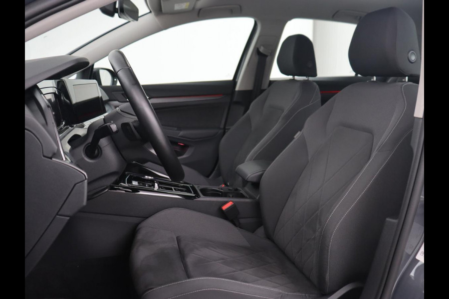 Volkswagen Golf 1.4 eHybrid Style | Massage | Carplay | Sfeerverlichting | Navigatie | Memory | Adaptive cruise | Parkeerhulp | ergoActive | LED Plus | Climate control | PHEV | Plug In