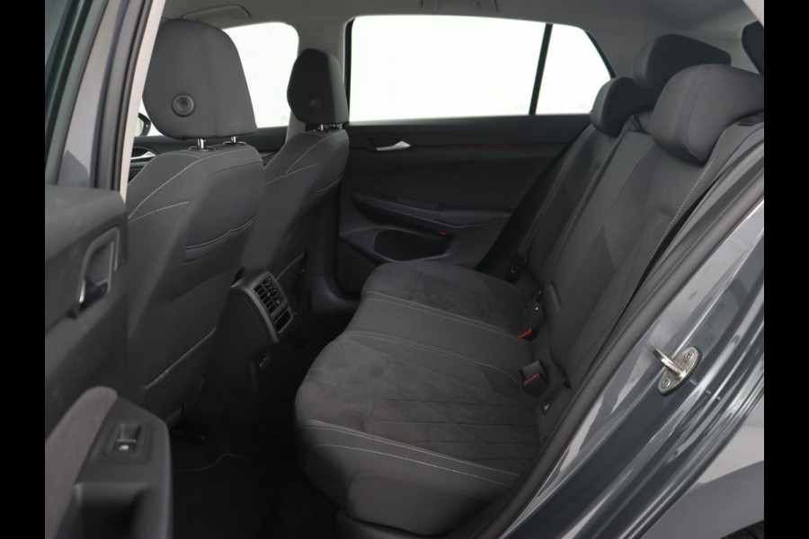Volkswagen Golf 1.4 eHybrid Style | Massage | Carplay | Sfeerverlichting | Navigatie | Memory | Adaptive cruise | Parkeerhulp | ergoActive | LED Plus | Climate control | PHEV | Plug In