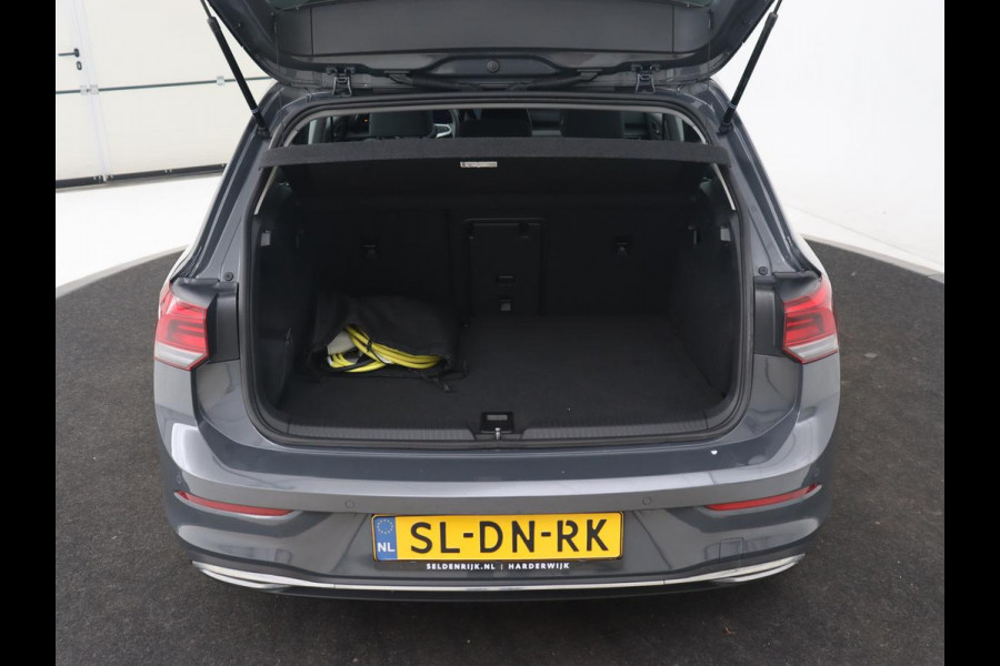 Volkswagen Golf 1.4 eHybrid Style | Massage | Carplay | Sfeerverlichting | Navigatie | Memory | Adaptive cruise | Parkeerhulp | ergoActive | LED Plus | Climate control | PHEV | Plug In
