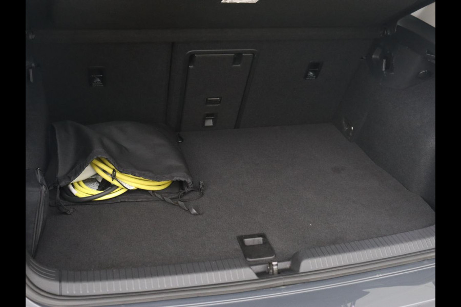 Volkswagen Golf 1.4 eHybrid Style | Massage | Carplay | Sfeerverlichting | Navigatie | Memory | Adaptive cruise | Parkeerhulp | ergoActive | LED Plus | Climate control | PHEV | Plug In