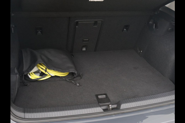 Volkswagen Golf 1.4 eHybrid Style | Massage | Carplay | Sfeerverlichting | Navigatie | Memory | Adaptive cruise | Parkeerhulp | ergoActive | LED Plus | Climate control | PHEV | Plug In