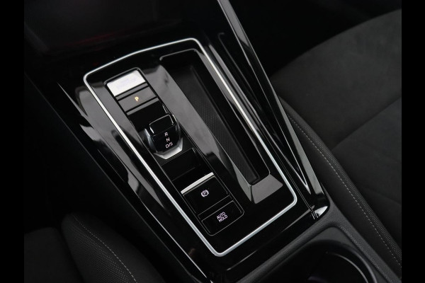 Volkswagen Golf 1.4 eHybrid Style | Massage | Carplay | Sfeerverlichting | Navigatie | Memory | Adaptive cruise | Parkeerhulp | ergoActive | LED Plus | Climate control | PHEV | Plug In
