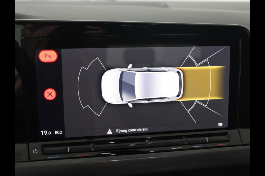 Volkswagen Golf 1.4 eHybrid Style | Massage | Carplay | Sfeerverlichting | Navigatie | Memory | Adaptive cruise | Parkeerhulp | ergoActive | LED Plus | Climate control | PHEV | Plug In