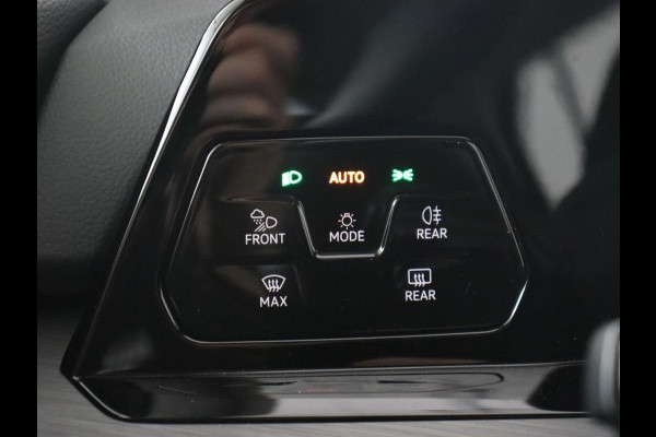 Volkswagen Golf 1.4 eHybrid Style | Massage | Carplay | Sfeerverlichting | Navigatie | Memory | Adaptive cruise | Parkeerhulp | ergoActive | LED Plus | Climate control | PHEV | Plug In